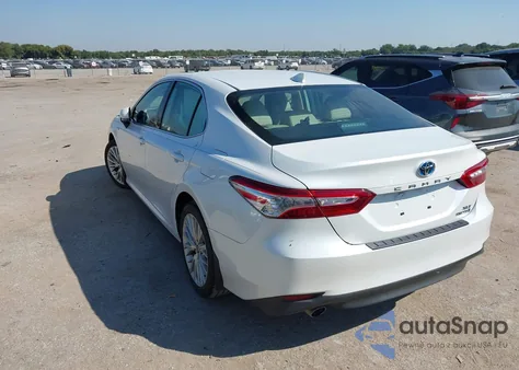 2020 Toyota Camry Xle Hybrid z USA, uszkodzony, nr VIN 4T1F31AK2LU539249